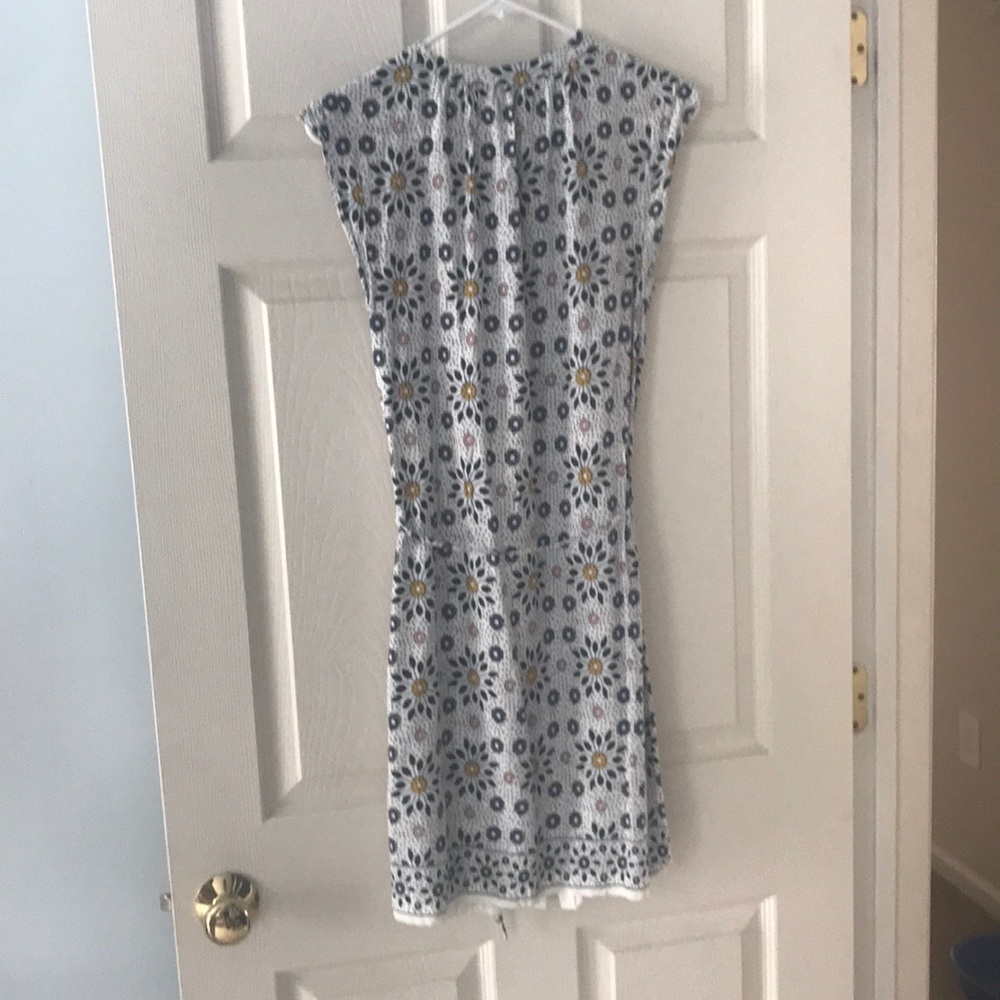 Pretty floral dress, cute on top of leggings - Picture 2 of 2